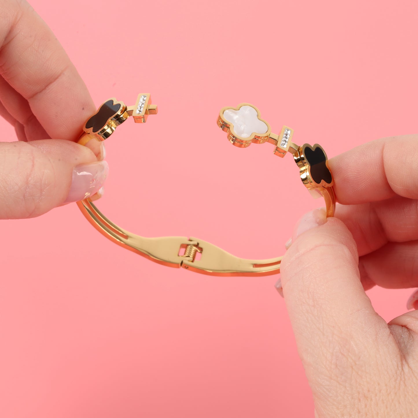 Wholesale Joblot Jewellery – Women’s Gold Clover Bangles
